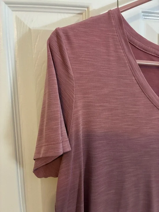 MOD REF Women’s V Neck Short Sleeve Flowing Mauve T Shirt- Size Large - Picture 5 of 13